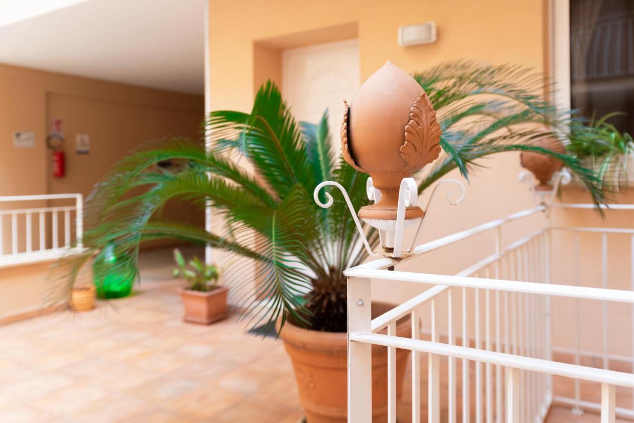 Il Cortile Delle Esperidi Apartment Lecce Exterior photo